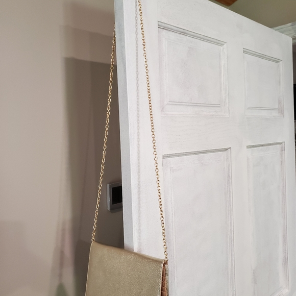 Gold cocktail party purse ! Tags still on - Picture 3 of 3